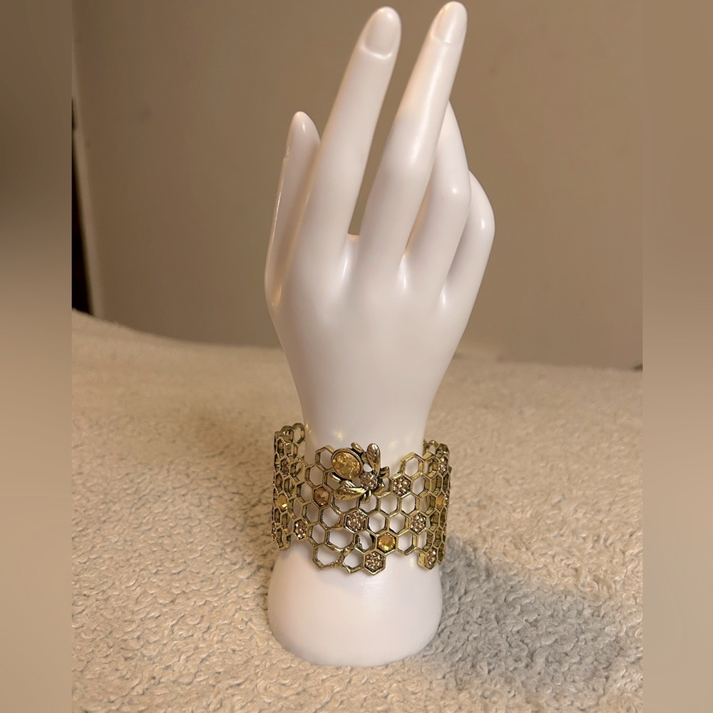 🐝 Beehive Gold tone Metal cuff bracelet Adjustable NWOT